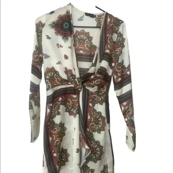 PRETTY LITTLE THINGS PLUNGE NECK WRAP DRESS- suuuuuper cute! - Picture 4 of 4